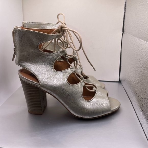 bp Shoes - BP silver Stacked Heel Lace Ups! Size 6